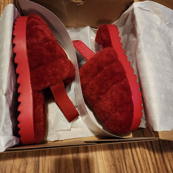 NIB UGG Super Fluff Slipper - Picture 2 of 8
